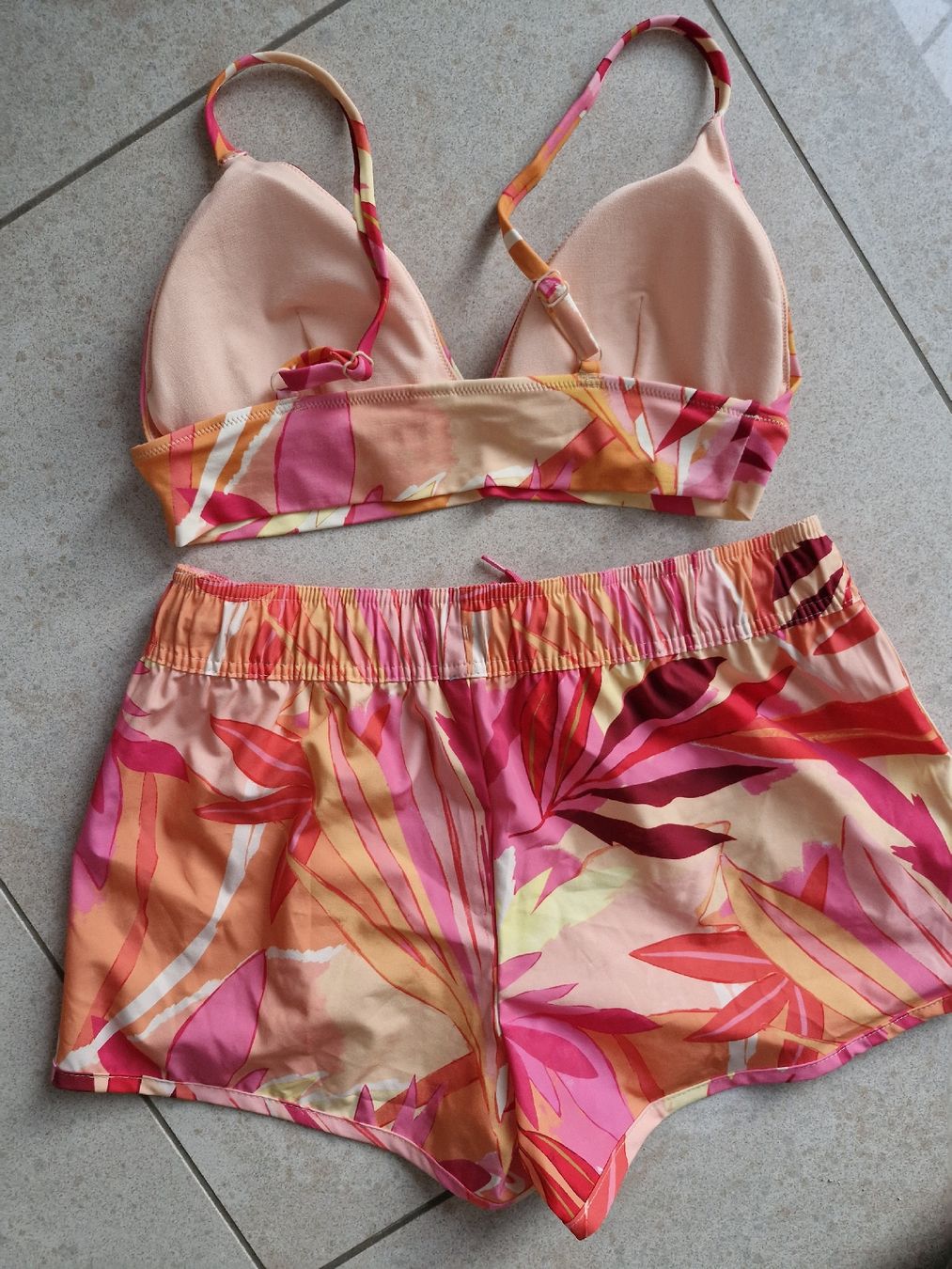 Costumi da bagno & Bikini: Bikini Set mit floralem Muster - Grösse M neuwertig – Nuovo (secondo la descrizione) da Balterswil venduto da and_72wd 1