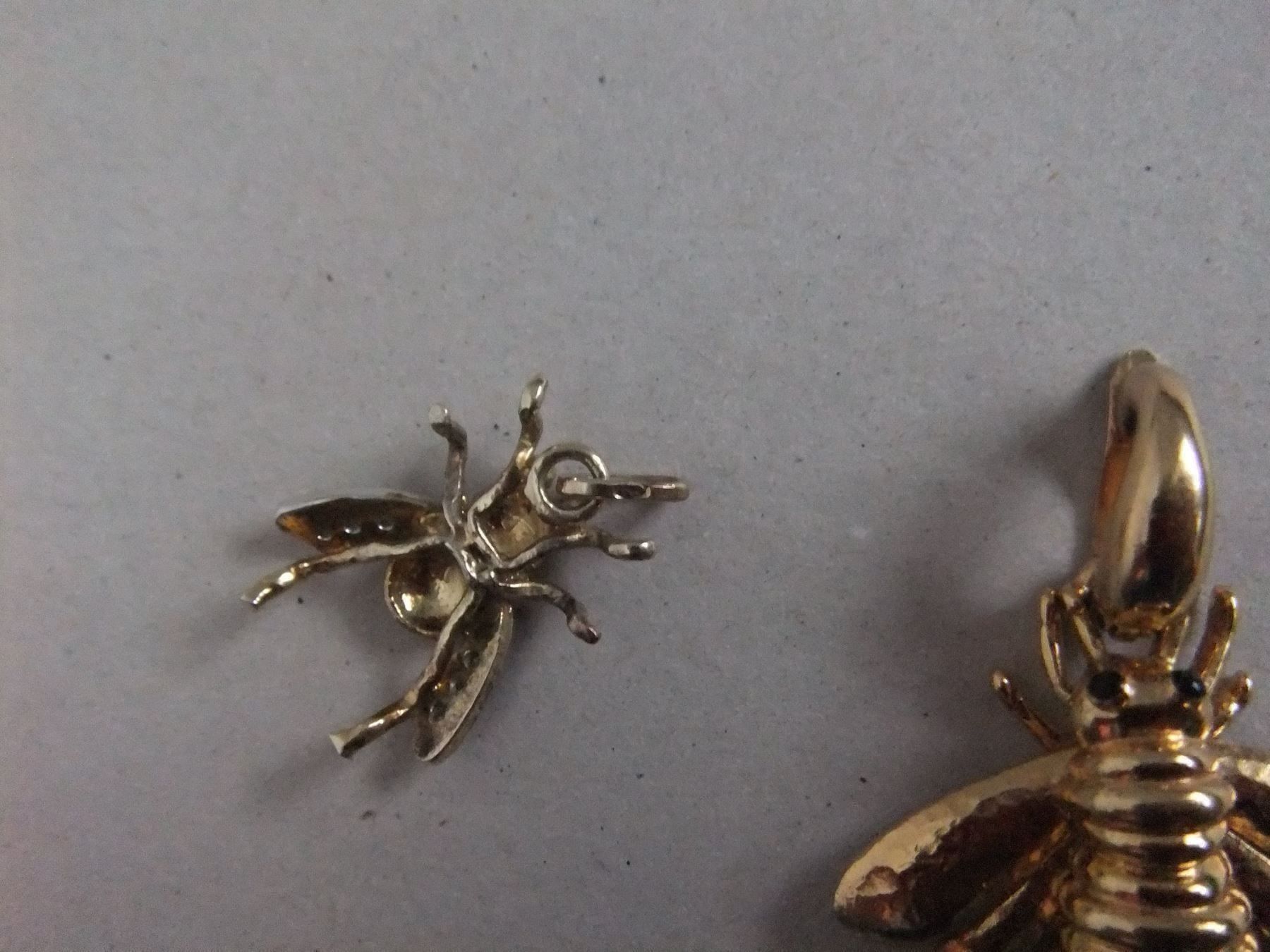 Ciondoli: 2 Bienen / Anhänger – Usato da Esslingen venduto da eintagammeer 2