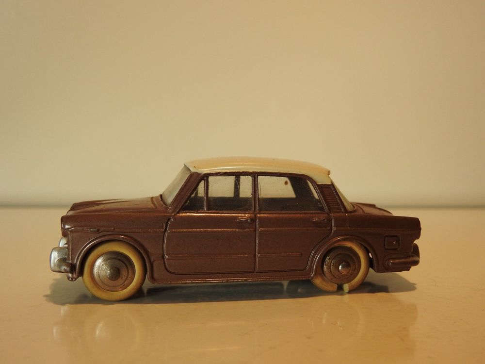 Fiat 1200 Grande Vue 531 Dinky Toys 1/43 état origine avec