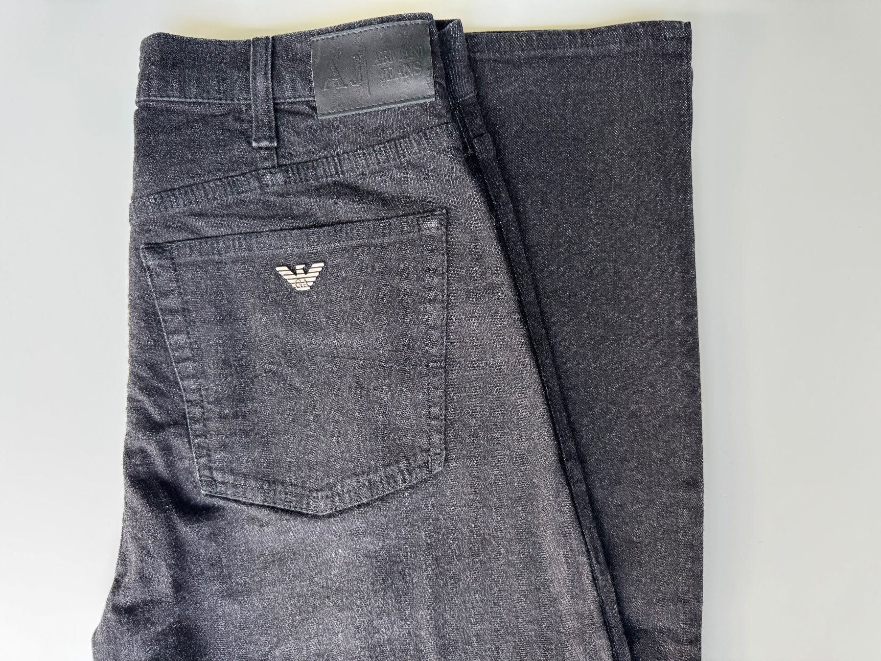 Armani Jeans: Armani Jeans, Herren, Grösse 31, schwarz – Nuovo (secondo la descrizione) da Luzern venduto da Cabriolet 3
