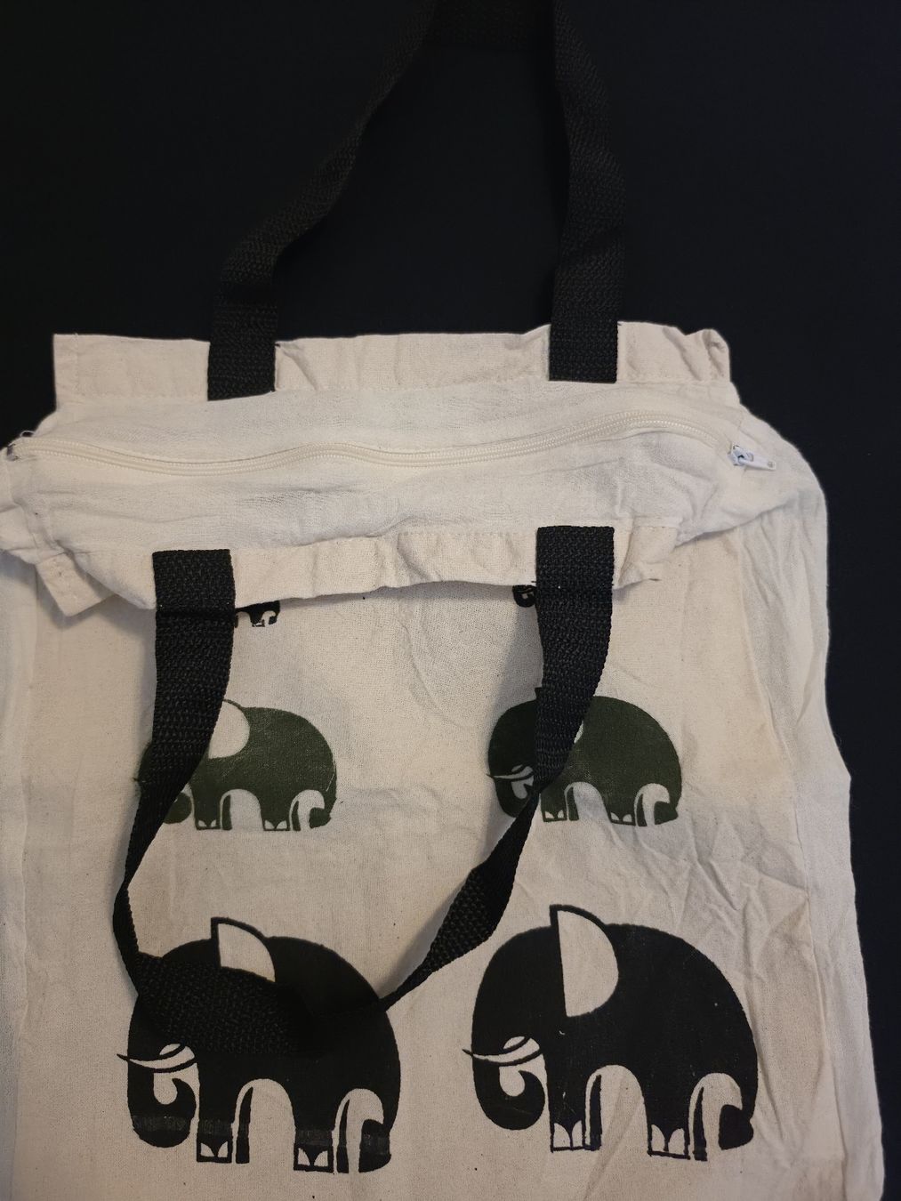 Borse: small tote with zipper – Nuovo (secondo la descrizione) da Le Locle venduto da vri_c59x 1