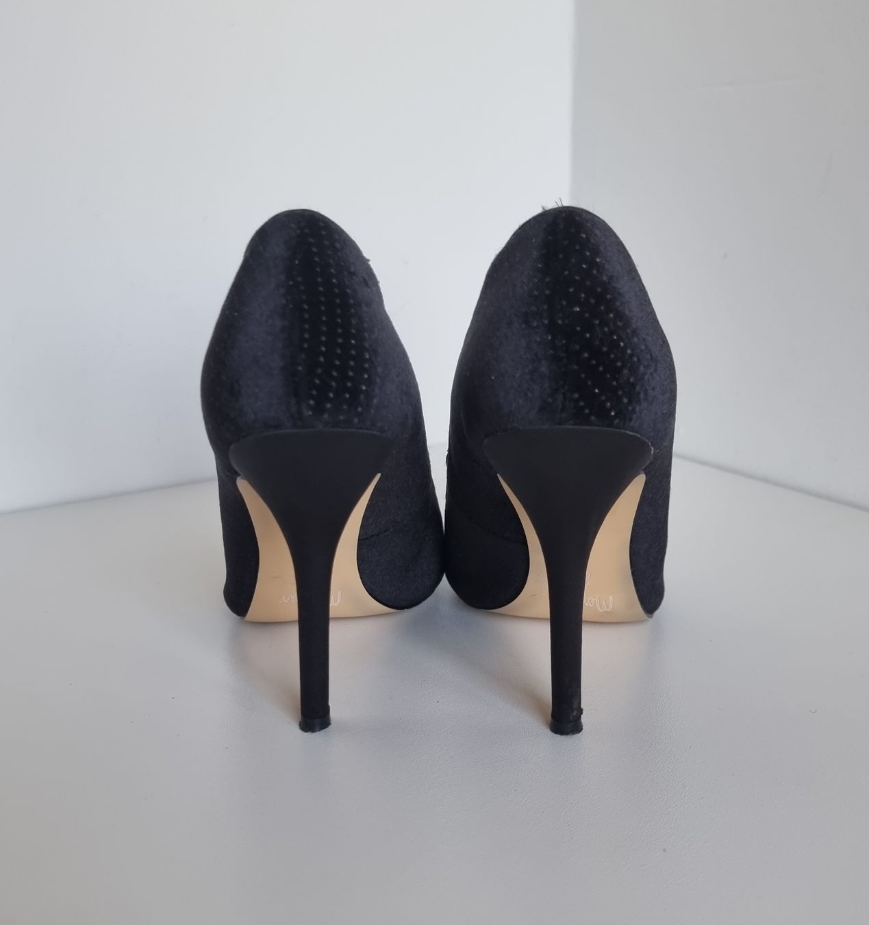 Scarpe da uomo: Ab CHF 1.- MENBUR Satin High Heels, Gr. 36 – Usato da Gontenschwil venduto da shop2hand 2