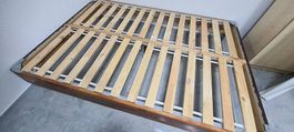 Stabiles Bettgestell 140 x 200 cm neuwertig
