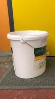 gebrauchte, leere Malerkessel