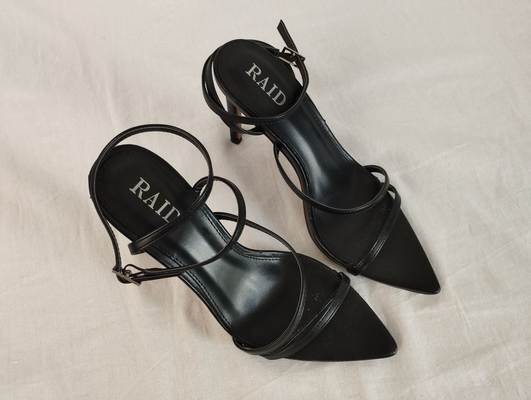 Scarpe da donna: RAID Riemchensandaletten schwarz Gr. 36 – Usato da Schübelbach venduto da Restwert_Schubelbach 3