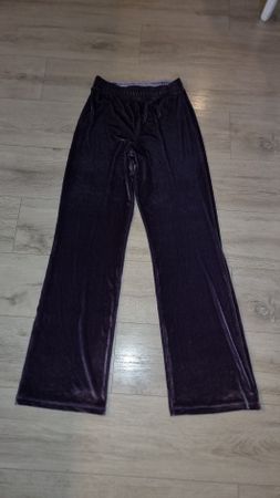 Samthose, Lila, Gr. S neuwertig 