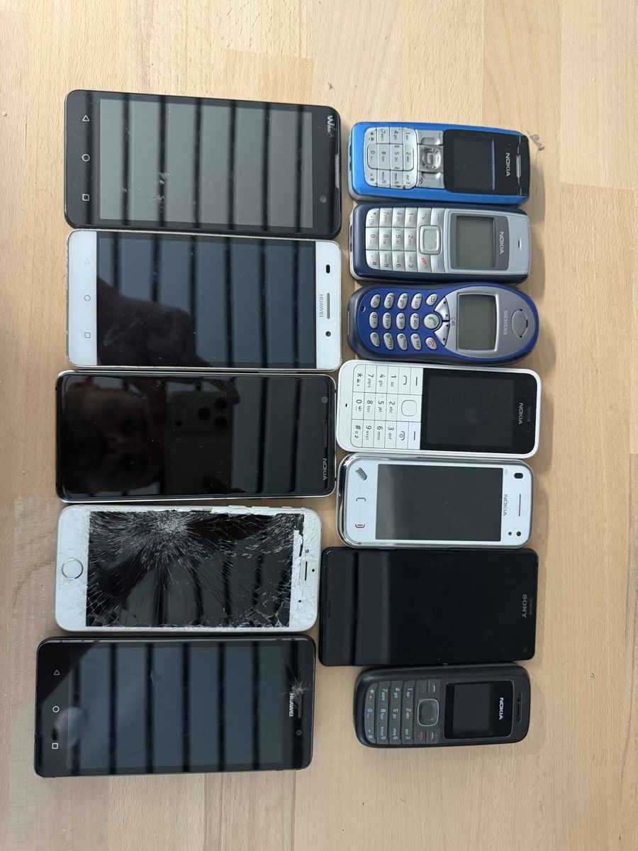 Telefoni cellulari / Smartphones: Lot de téléphone pour pièces  – Difettoso da Yverdon-les-Bains venduto da ame_7f2x