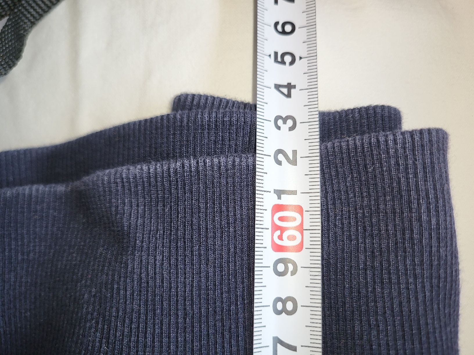 Pullover & Sweatshirts: RAW - Pull à Capuchon Bleu Foncé, Taille M – Gebraucht aus Haute-Nendaz von DetoutDerien 8