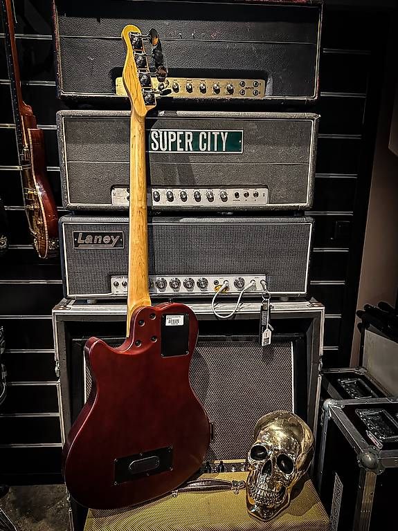 Godin Strumenti musicali: Godin Ultra A4 Fretted – Usato da Montreux venduto da Alligator-AMPS 3
