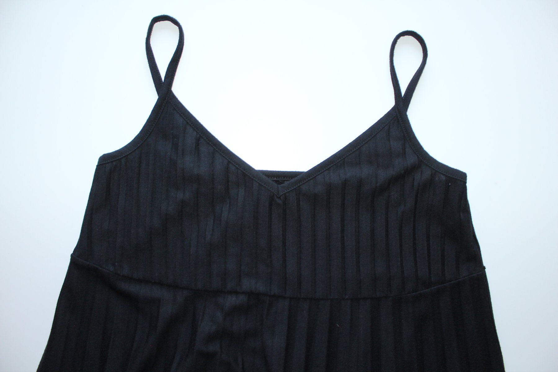 Tommy Hilfiger Kleider: Robe noir plissée Tommy Hilfiger t. M – Gebraucht aus Peseux von Gilloss 1