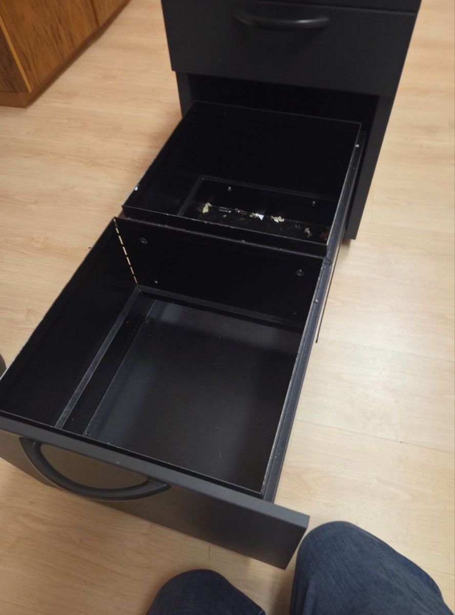 Banconi: Metall Rollcontainer mit drei Schubladen – Usato da Winterthur venduto da Eriseed 3