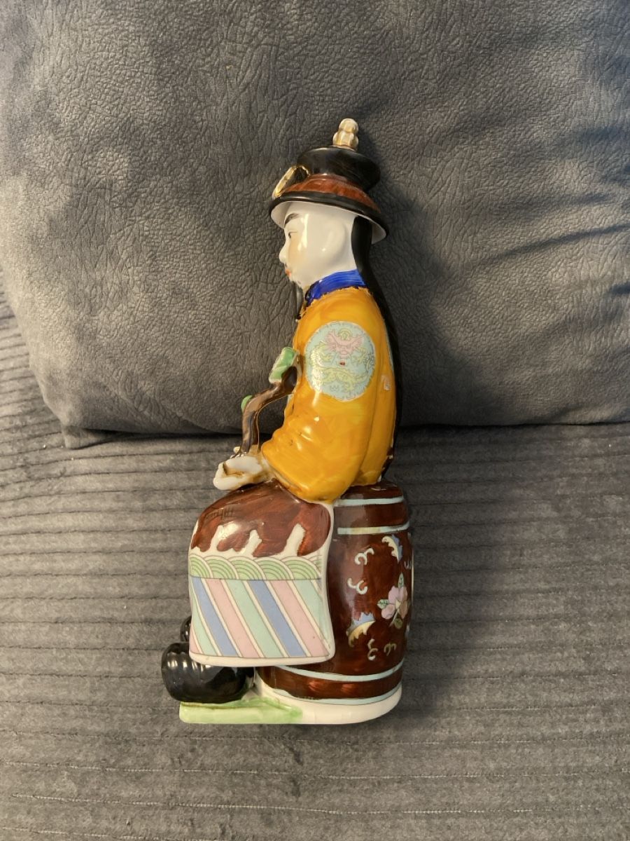 Statuette: Statue Mandarin chinois assis polychrome – Usato da Montreux venduto da Perledor 5