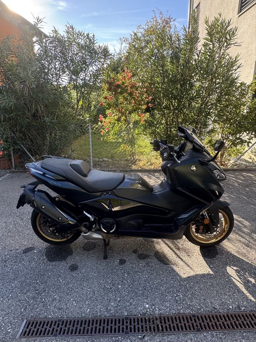 Yamaha Scooter: Tmax 560 tech max 2023 – Usato da Villa Luganese venduto da eli.ren 2