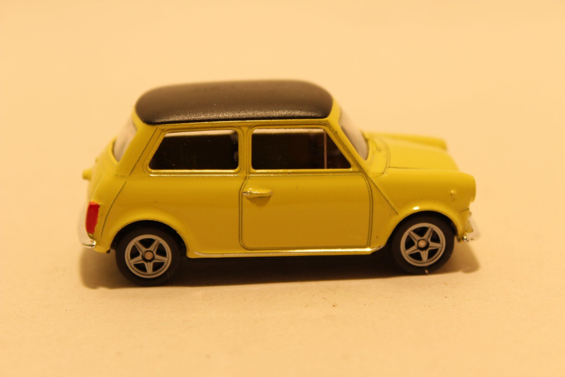 Welly Modellini d'auto: Mini Cooper 1300, gelb mit schwarzem Dach – Nuovo e nell'imballaggio originale da Fehraltorf venduto da haefens 4