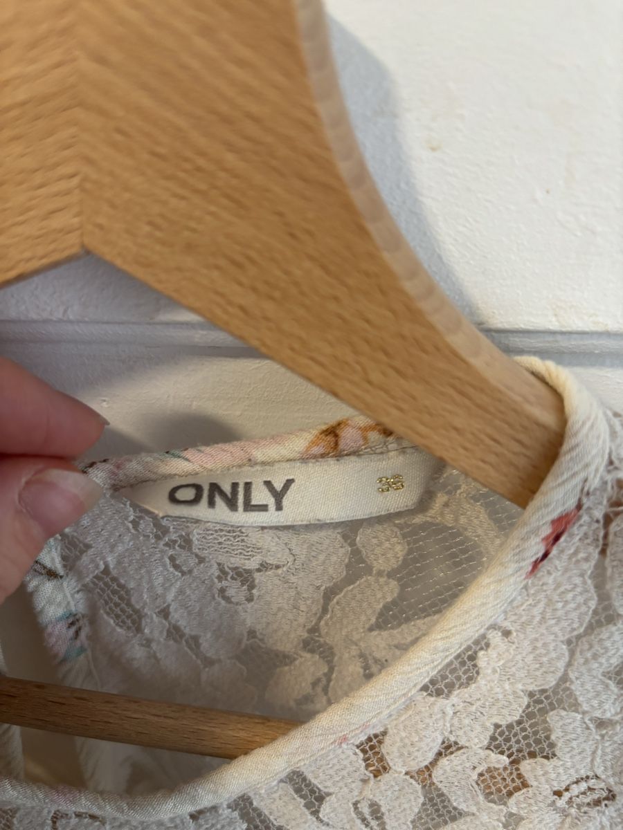 Only Camicette: Only Top, Grösse 36, Blumenmuster und Spitze – Usato da Pfaffnau venduto da Celi77777 2