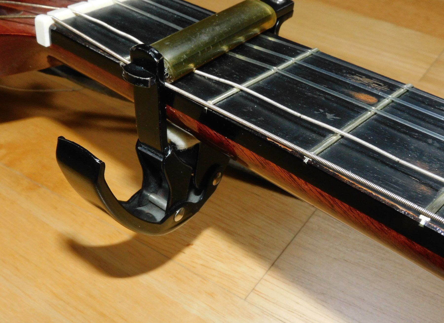 Strumenti musicali: Gitarre klassiche Gitarre mit Ledercase  1 meter – Usato da Sursee venduto da 76 6