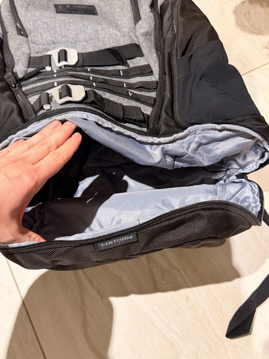 Under Armour Rucksäcke: Under Armour Storm Recruit Backpack - Grey and Black – Gebraucht aus Paradiso von Ixaya.studio 1