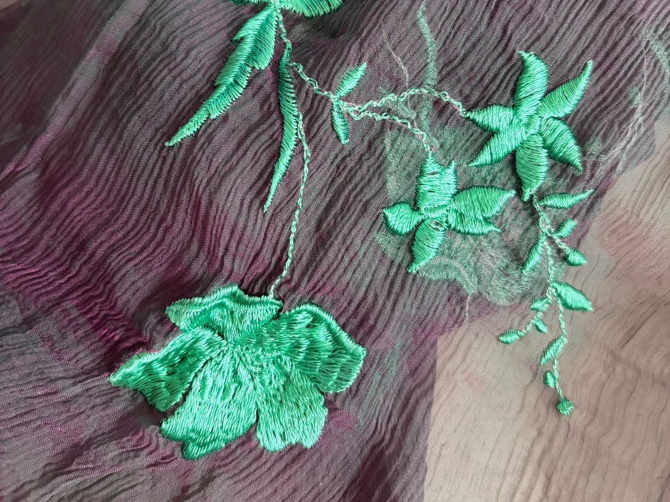 Foulards, Tücher & Schals: Seidenschal bestickt – Gebraucht aus Luzern von Lampion 4