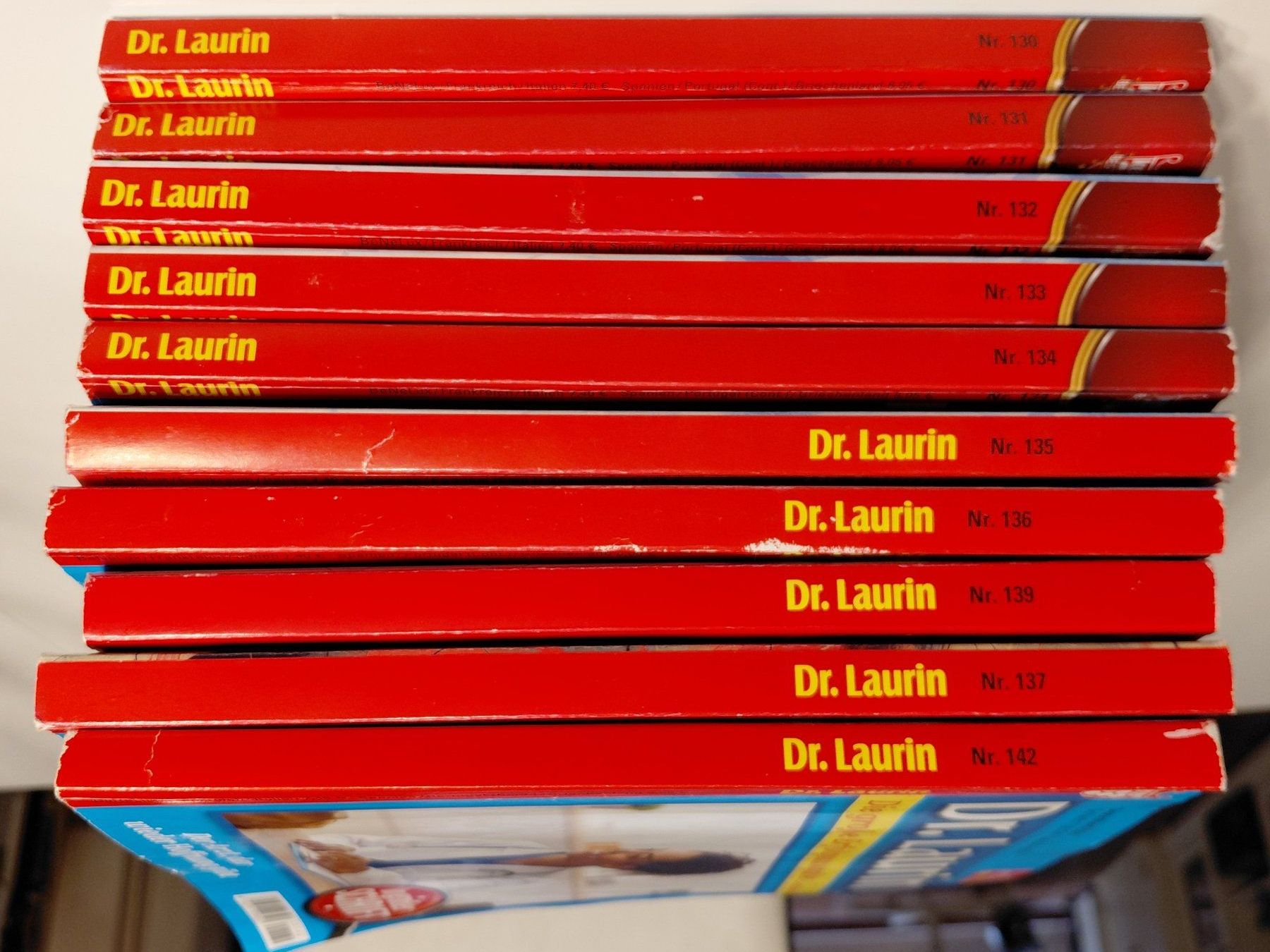 Livres: 90 Arztromane "Dr. LAURIN" in 18 Sammelbändern – D'occasion à Brüttisellen par Dusca 1