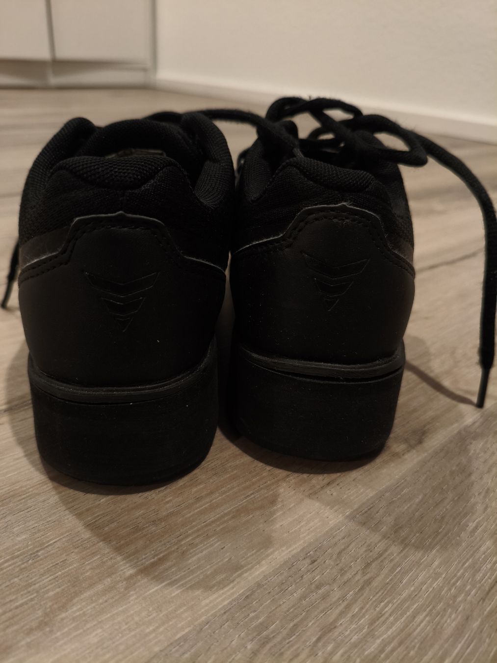 Scarpe da donna: scarpe core 37 – Usato da Bioggio venduto da OresteIronix 1