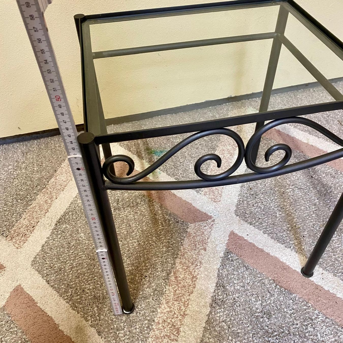 Comodini: Beistelltisch, Metall/Glas – Usato da Krauchthal venduto da SamsPuce 2