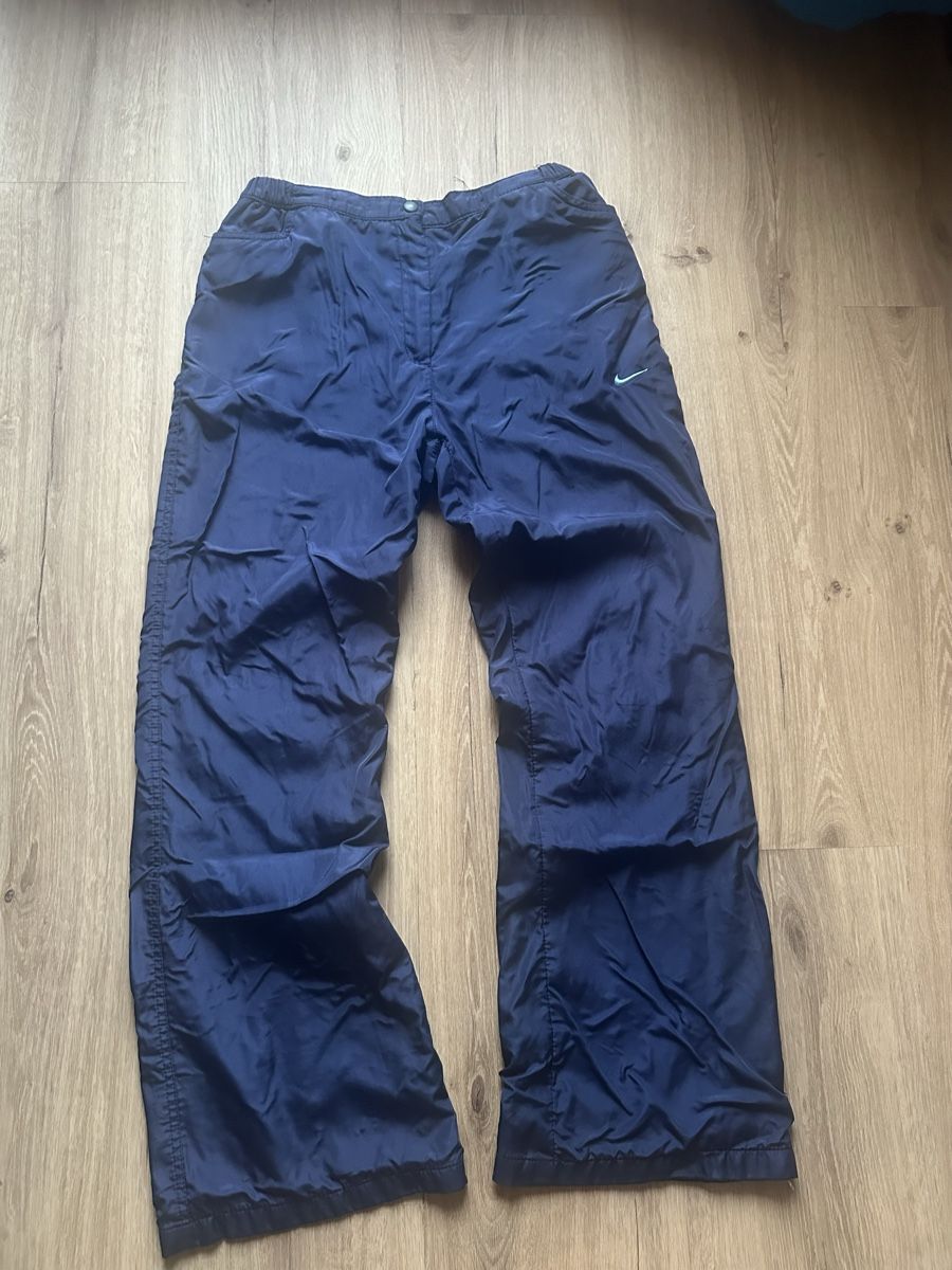 Nike Pantaloni: Nike Vintage Trainingshose  – Usato da Visperterminen venduto da manunik