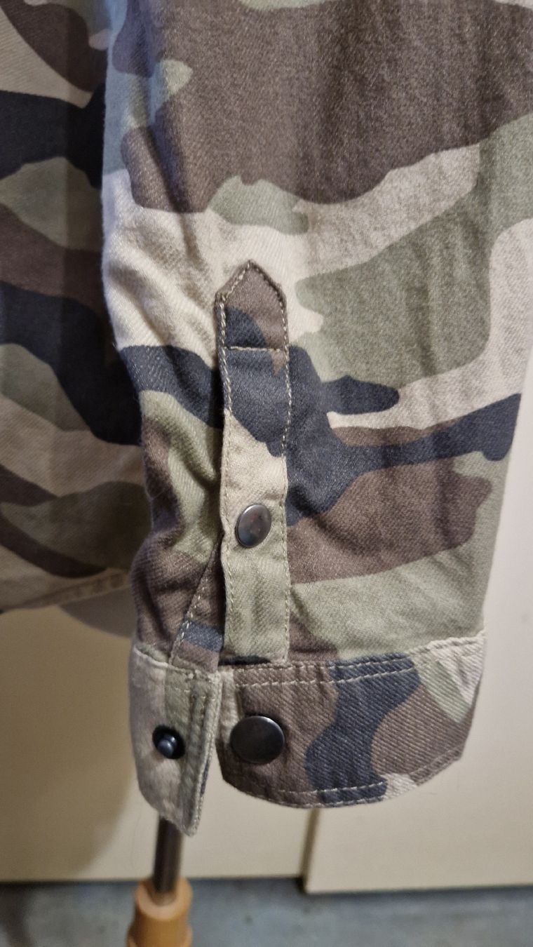 H&M Giacche: Camouflage-Jacke mit schwarzer Kapuze – Nuovo (secondo la descrizione) da Oberengstringen venduto da Sheera7 4