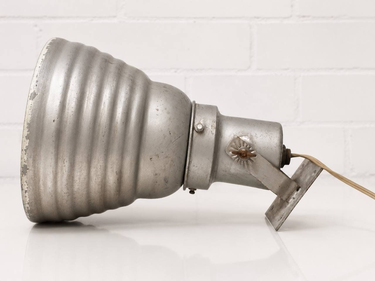Lampade: Industrieller Wand- oder Deckenstrahler – Usato da Zürich venduto da LeMoege 1