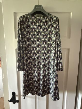 Unbenutztes Prada Minikleid, Grösse 38, Blumenmuster