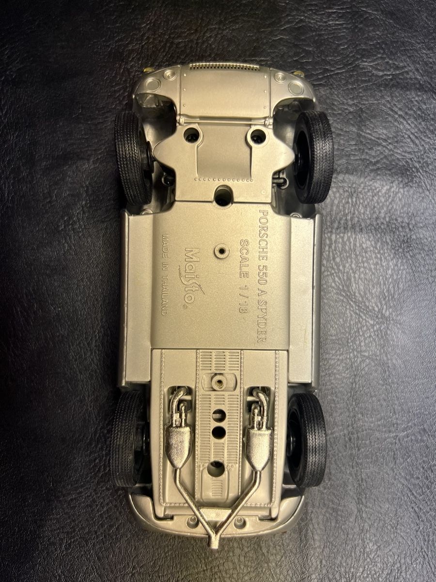 Maisto Modellini d'auto: Porsche 550 Spyder 1/18 silber Modellauto – Usato da Moosleerau venduto da Tami8 2