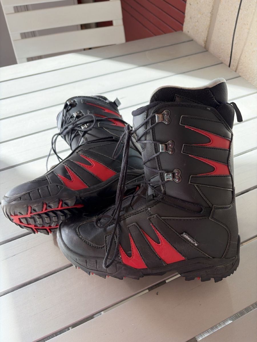Chaussures hommes: Boots de snowboard Obscure – D'occasion à Marin-Epagnier par hibiscus26