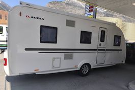 Neuwertiger Familienwohnwagen