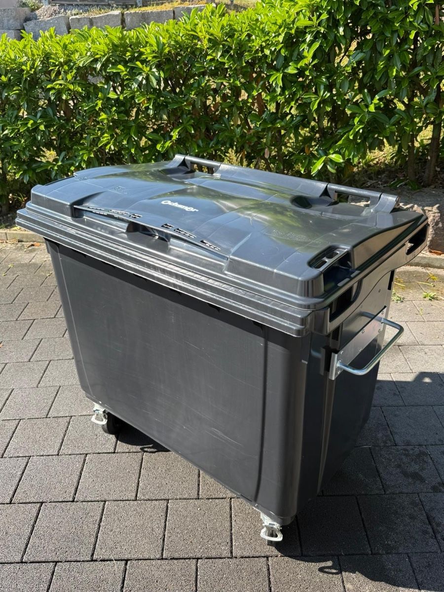 Korpus: Abfallcontainer 660L mit Deckel und Rädern – Neu (gemäss Beschreibung) aus Birrwil von Rothys72