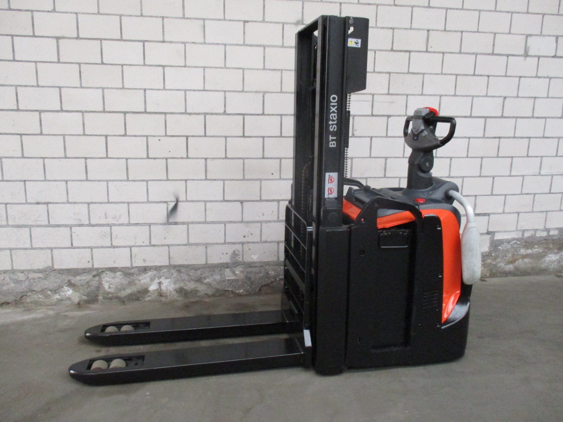 Toyota Carrelli elevatori e a forche: STAPLER TOYOTA SPE200D AMEISE 30 – Usato da Seon venduto da zomahandel