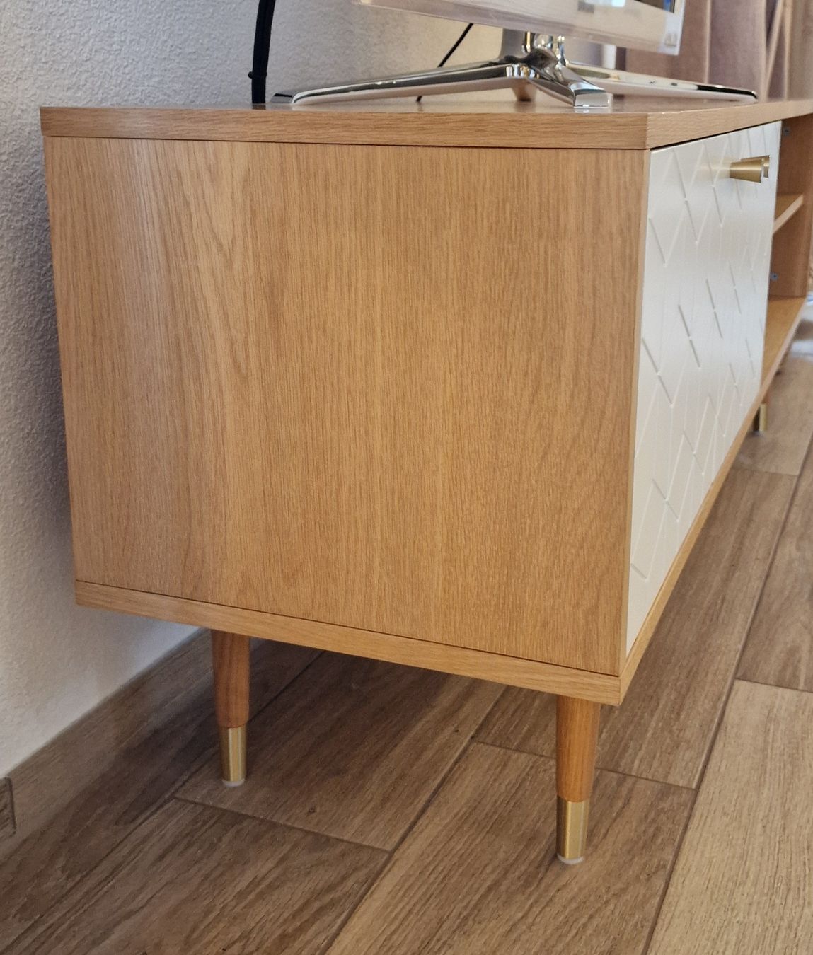 Mobili TV: TV Möbel, MDF Eiche furniert/Eiche massiv – Usato da Suhr venduto da Sbume 4