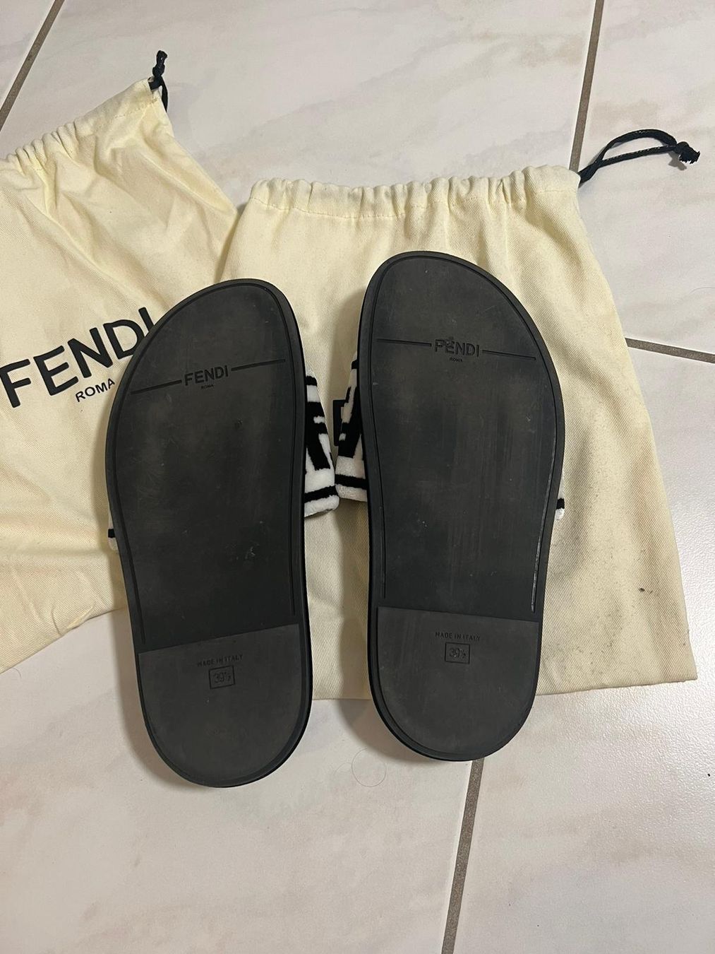 Fendi Scarpe da uomo: Fendi Slides Grösse 39/40 – Nuovo (secondo la descrizione) da Gelterkinden venduto da Nicole01012 3