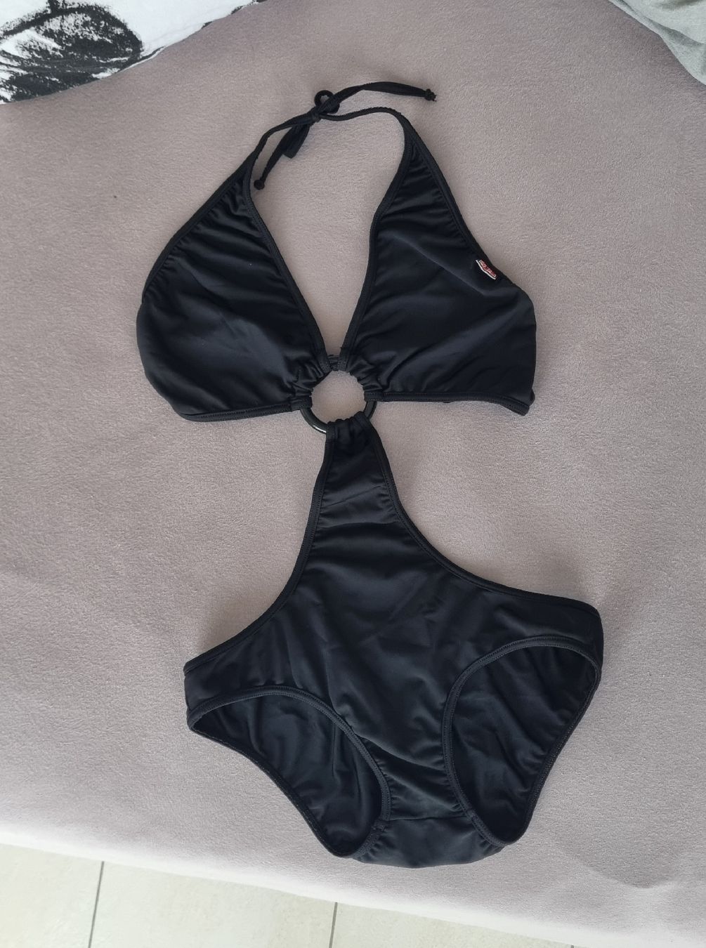 Costumi da bagno & Bikini: Badekleid Monikini Unzipped S – Usato da Ganterschwil venduto da Nike18
