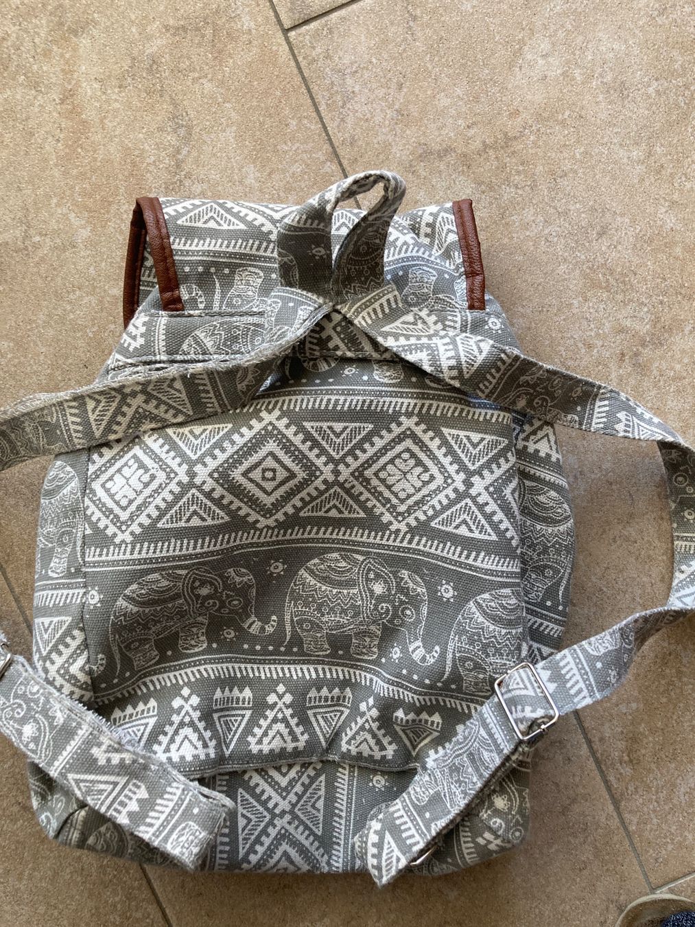 Zaini: Rucksack mit Elefantenmuster, Chicorée – Usato da Gelterkinden venduto da froggy80 1