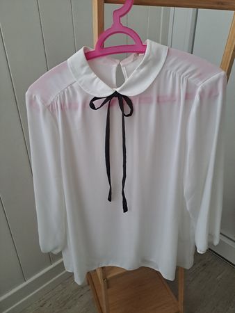 Damenbluse weiss Grösse 42 mit Schleife guter Zustand