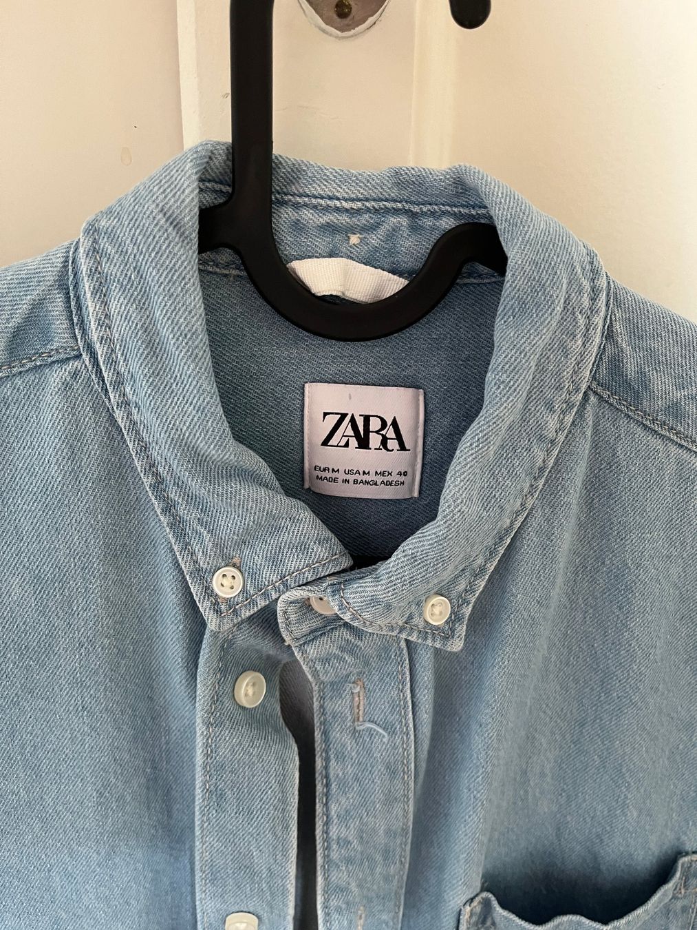 Zara Chemisiers: Zara Jeanshemd Gr. M – D'occasion à Luzern par fidschen 1