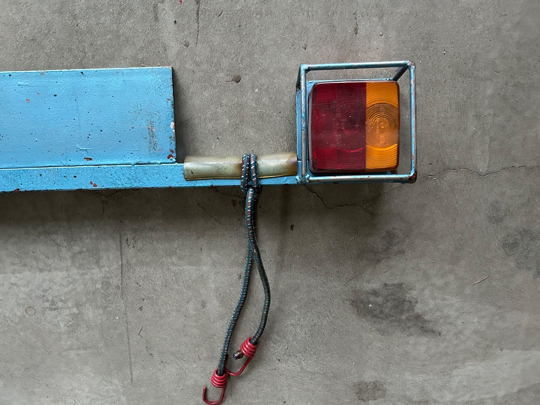 Rimorchi: Massiver Lichtbalken 12 Volt, 7 Poolstecker – Usato da Ermatingen venduto da msc_s9wt 2