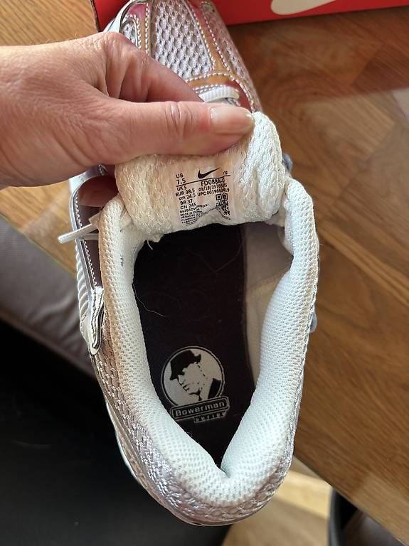 Nike Scarpe da donna: Nike Zoom Vomero 5 Metallic Silver – Nuovo e nell'imballaggio originale da Perroy venduto da barballalla 3