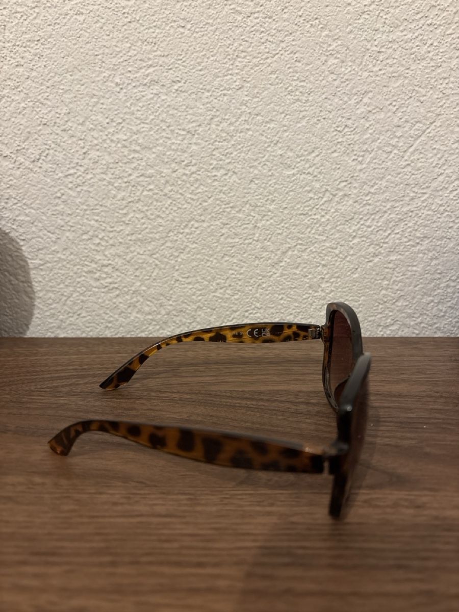 Occhiali & Lenti: Lunettes de soleil motif écaille – Usato da Prilly venduto da hei_5q56 1