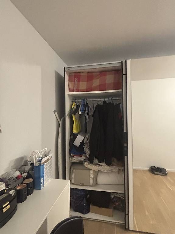 Armadi: Grosser Kleiderschrank mit Spiegel – Usato da Suhr venduto da Norio3 3