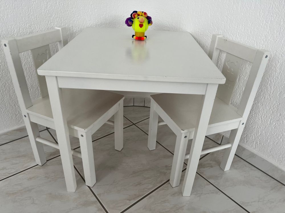 Kindertisch mit 2 Stühlen von IKEA Kaufen auf Ricardo