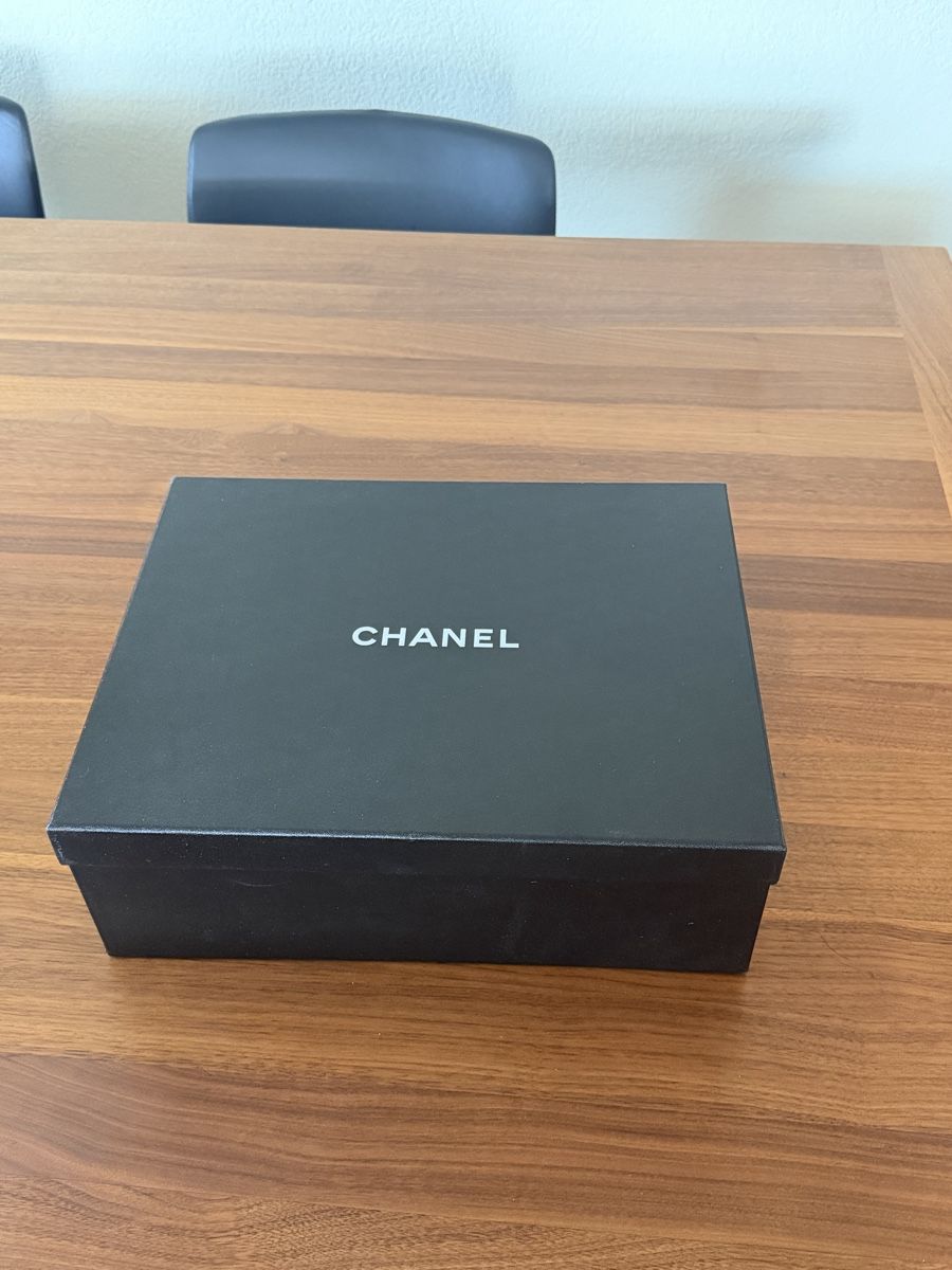 Chanel Sonstige Dekorationen & Accessoires: CHANEL large Box Black – Gebraucht aus Erlenbach ZH von topchick 2