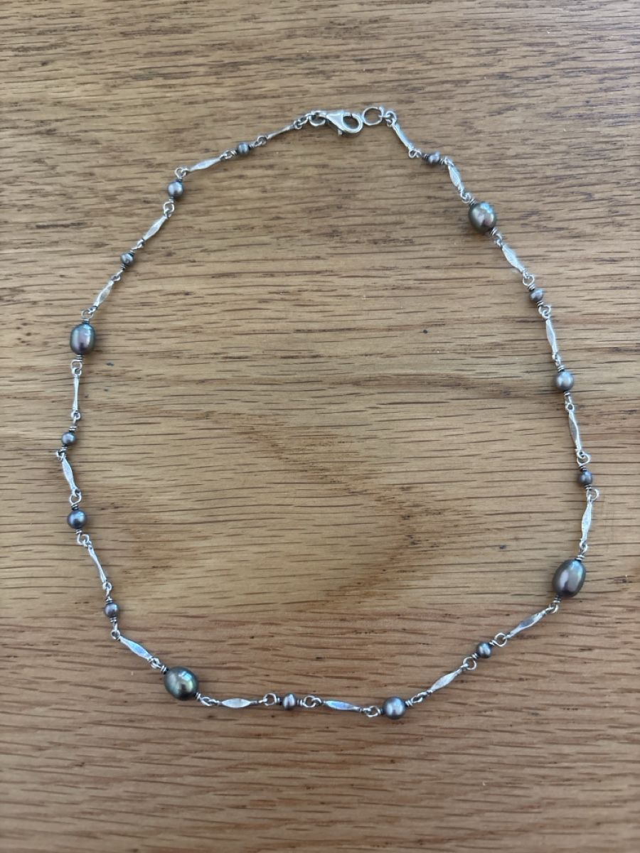 Ketten: Collier élégant 35cm en argent avec perles véritables grises – Gebraucht aus Le Grand-Saconnex von EwanJ18