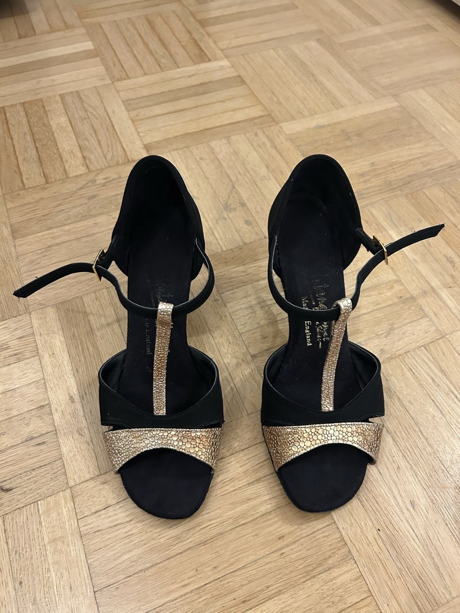 Chaussures femmes: Damen Tanzschuh – D'occasion à Laupen ZH par JasRahBee 1