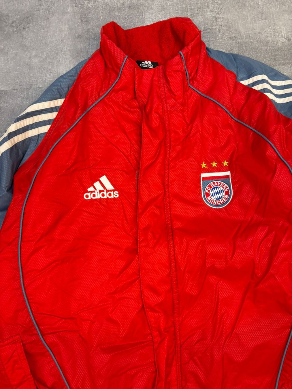 Adidas Giacche: FC Bayern München Trainingsjacke - Grösse S – Nuovo (secondo la descrizione) da Werdenberg venduto da hase.vintage 1
