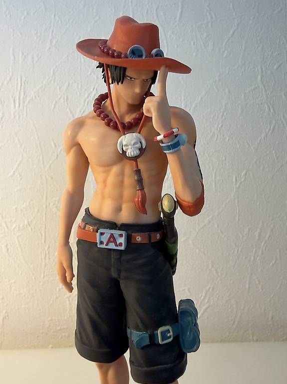 Statuette: Figurine one piece  – Usato da Chavannes-de-Bogis venduto da bla_7nrp